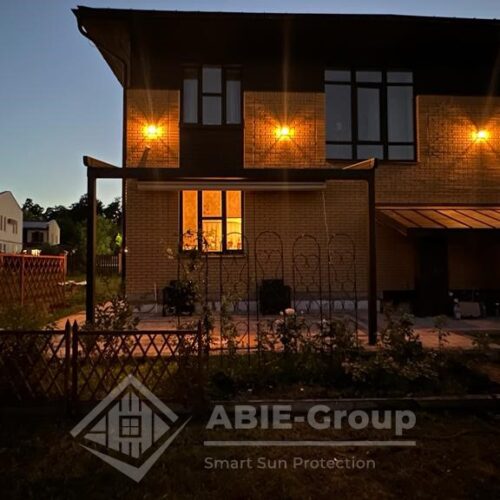 Фотографии выполненных работ компании «ABIE-GROUP» пристенной тентовой перголы. пос.Малаховка, городской округ Люберцы, Московская область.