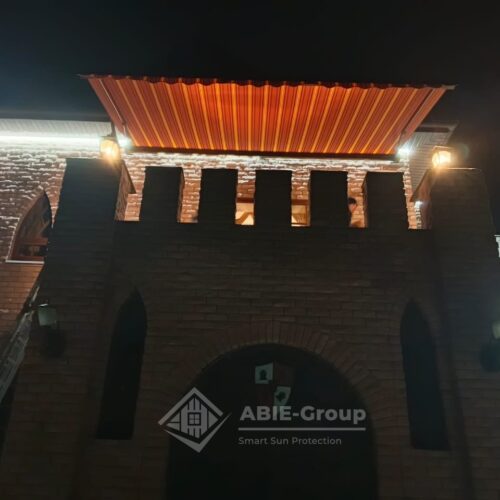 Фотографии выполненных работ компании «ABIE-GROUP» двух кассетных маркиз Cassette на террасу загородного дома. г.Долгопрудный, Московская область.