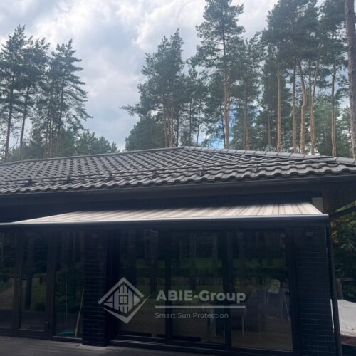 Фотографии выполненных работ компании «ABIE-GROUP» кассетной маркизы Cassette на террасу частного дома. г.Щёлково, Московская область